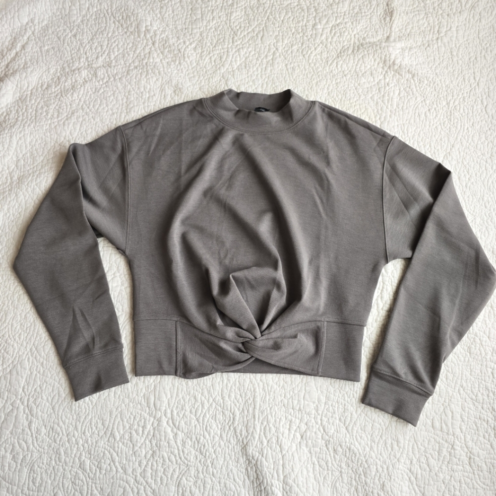 Club Manaco, Front Twist Top